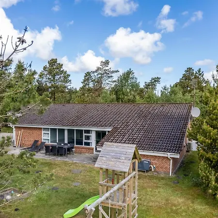 Cora - 1km From The Sea By Interhome