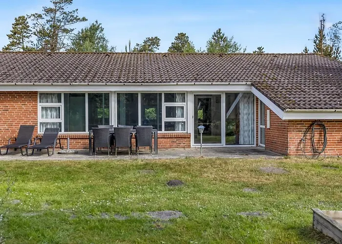 Holiday home Cora - 1km From The Sea By Interhome